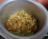 पावटा बटाटा रस्सा भाजी (Pavta Batata Rassa Bhaji Recipe In Marathi) रेसिपी स्टेप 2 फोटो
