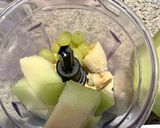 Φωτογραφία βήματος 1 της συνταγής Smoothie 🍌🍋‍🟩🍇🥛