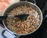 Foto del paso 11 de la receta: Alubias marineras con chipirones