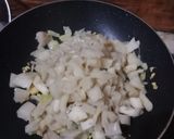 Foto langkah ke 2 dari resep Mie Topping Jamur Saus Spaghetti.