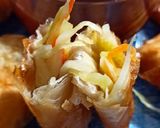 Foto del passaggio 5 della ricetta Involtini primavera con salsa agrodolce