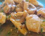Foto del paso 8 de la receta: Chipirones y pechuga de pollo en salsa