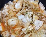 Foto langkah ke 3 dari resep Sundubu Jjigae (Sup Tahu Pedas).