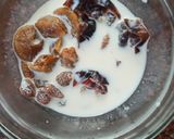 A picture of step 2 of Makhana apple kheer.