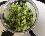 Une image de l'étape 2 de Sauce menthe concombre et citron.
