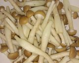 รูปขั้นตอนการทำที่ 2 ของ ผัดเห็ดใส่เต้าหู้เหลืองนิ่ม (Stir-Fried Mushrooms with Soft Yellow Tofu)
