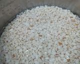 A picture of step 2 of Ulundhu Vadai.