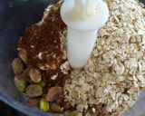 Foto del paso 2 de la receta Crumble de fresas con avena y pistachos
