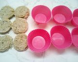 Virslis, hagymás, sajtos rántotta muffin recept fázis 2 fotója