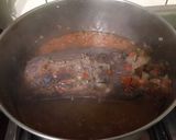 Foto del paso 3 de la receta: Sándwich de carne desmechada con salsa de vino tinto, salteados y cebolla de verdeo
