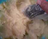Foto langkah ke 2 dari resep Pastel Tutup Klasik Panggang.