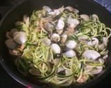 Foto del paso 4 de la receta: Espaguetis de calabacín con marisco 🦐
