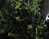 Foto langkah ke 4 dari resep Oseng Daun Pepaya dan Daun Singkong.