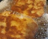 Foto del paso 2 de la receta: Escalopa de pollo apanada con puré cremoso y una ensaladita pica