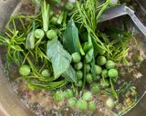 รูปขั้นตอนการทำที่ 3 ของ แกงขี้เหล็กน้ำย่านาง🌿🧄ใส่หูหมูและแคปหมู(สูตรไม่ใส่ปลาร้า)🌶️