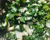 Foto del paso 3 de la receta: ENSALADA TIBIA DE ESPINACAS🥬SALTEADAS CON PAPINES🥔(AL PIMENTÓN)😋👏😋