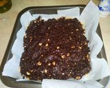 Φωτογραφία βήματος 10 της συνταγής Γλυκό snack με βρώμη, σοκολάτα, σταφίδες και φουντούκια
