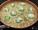 Foto del paso 3 de la receta: Albóndigas de calamar y espinacas con salsa de azafrán y cúrcuma