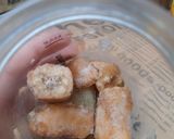 Foto langkah ke 1 dari resep Snickers Protein Smoothie.