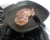 Foto del paso 9 de la receta: Bistec de ternera plancha con ajos dorados