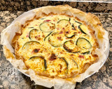 Foto del paso 7 de la receta: Pastel salado de hojaldre con calabacín, requesón y salami