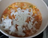Foto langkah ke 5 dari resep Kwetiau kuah pedas.