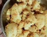 A picture of step 4 of Sukhe aloo.