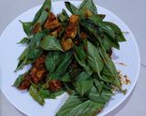 รูปขั้นตอนการทำที่ 4 ของ ไก่ผัดพริกแกงใส่มะเขือ