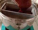 Foto langkah ke 6 dari resep Brownies Kukus Amanda anti gagal dijamin enak.