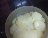 Foto del paso 1 de la receta: Hamburguesa con cebolla, queso majorero y papas onduladas