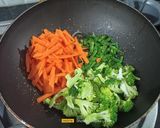 A picture of step 4 of Thai Green Curry Noodles.