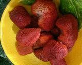 A picture of step 1 of Strawberry Panacota.