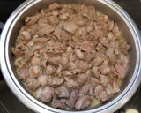 Foto del paso 2 de la receta: Mollejas de pollo encebolladas