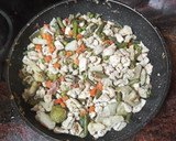 Foto del paso 2 de la receta: Salteado de pollo con menestra de verduras