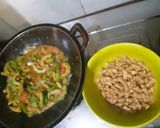 Foto langkah ke 3 dari resep Tumis pare tempe.