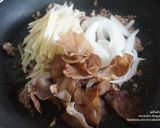 รูปขั้นตอนการทำที่ 2 ของ ข้าวราดหมูสับผัดขิง