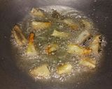 รูปขั้นตอนการทำที่ 1 ของ ผัดเผ็ดปลานิลแดดเดียวทอด