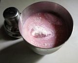 Foto langkah ke 1 dari resep Strawberry Soya Latte (Milkshake) - no blender.