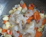 Foto langkah ke 1 dari resep Tumis Udang Sayuran.