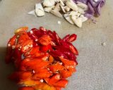 Foto langkah ke 1 dari resep Oseng Tempe Gembus Kulit Melinjo (pedas manis).