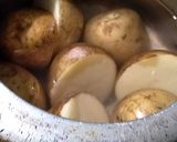 A picture of step 3 of Pani puri.