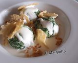 Foto del passaggio 7 della ricetta Gnudi, con salsa di formaggio cremoso, noci e cialda di parmigiano