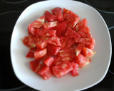 Foto del paso 1 de la receta: Tomate aliñado al estilo sevillano 
