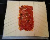 Foto del paso 2 de la receta: Trenza de hojaldre con fritada y langostinos 