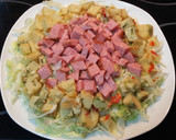 Foto del paso 2 de la receta: Ensalada con tortilla, pavo y crema cheddar 