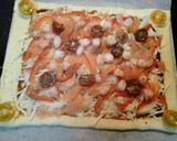 Foto del paso 6 de la receta: Hojaldre de salmón y gambas