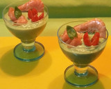 Foto del paso 6 de la receta: Crema de aguacate con salmón ahumado y langostinos