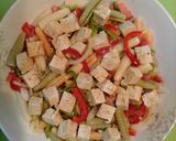 Foto del paso 3 de la receta: Pasta con tofu, vegetales, atún y salsa de soja