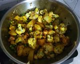 गोभी आलू मटर की सूखी सब्जी(gobhi aloo matar ki sukhi sabzi recipe in hindi) रेसिपी चरण 5 फोटो