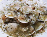 Foto del paso 2 de la receta: Arroz meloso y caldoso marinero con almejas en salsa verde